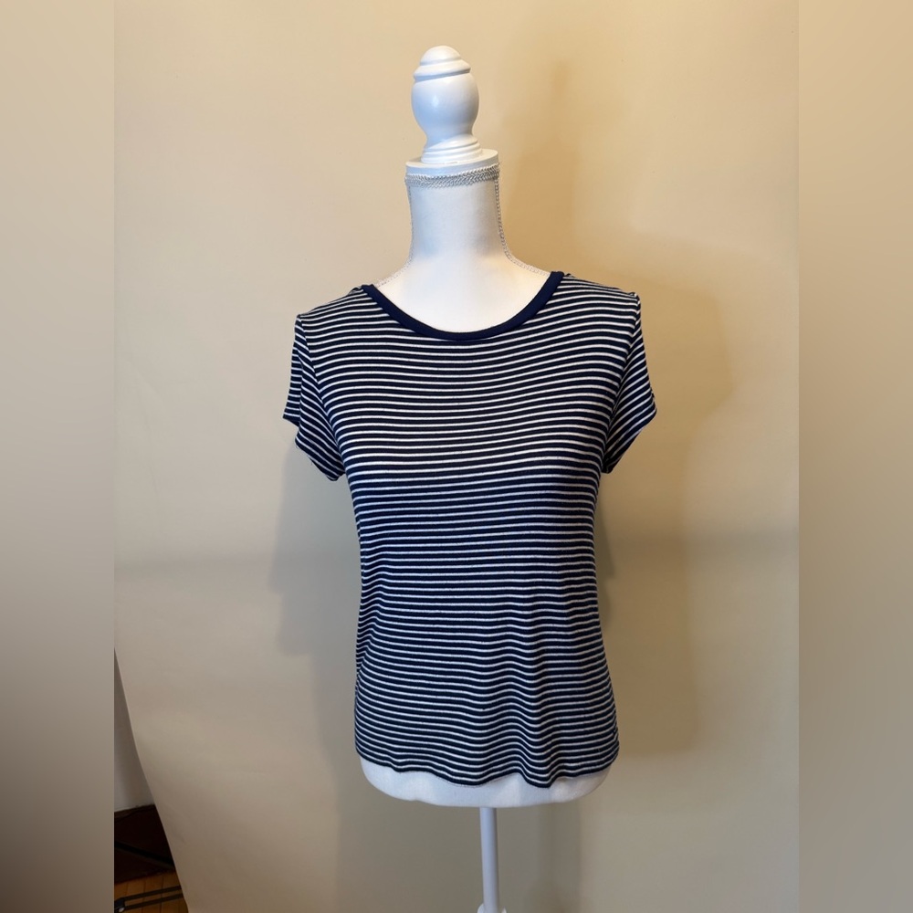 American Eagle Outfitters Black and Blue Fitted T-Shirt